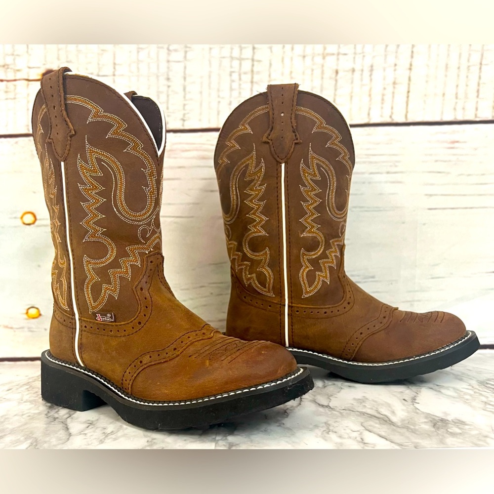 Womens Justin Boots size 6B